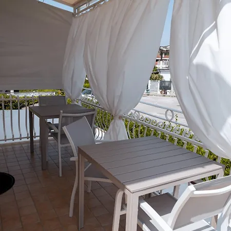 Trilocale A 350 Metri Dal Mare Con Posto Auto E Doccia Esterna Apartman