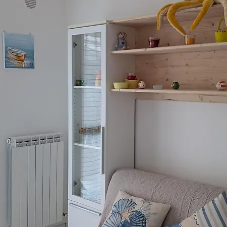 Villino A Schiera Con Ingresso Indipendente Con Balcone E Piccola Corte Esterna Con Doccia A Due Passi Dal Mare