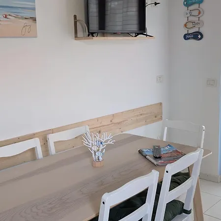 Apartment Trilocale A 350 Metri Dal Mare Con Posto Auto E Doccia Esterna