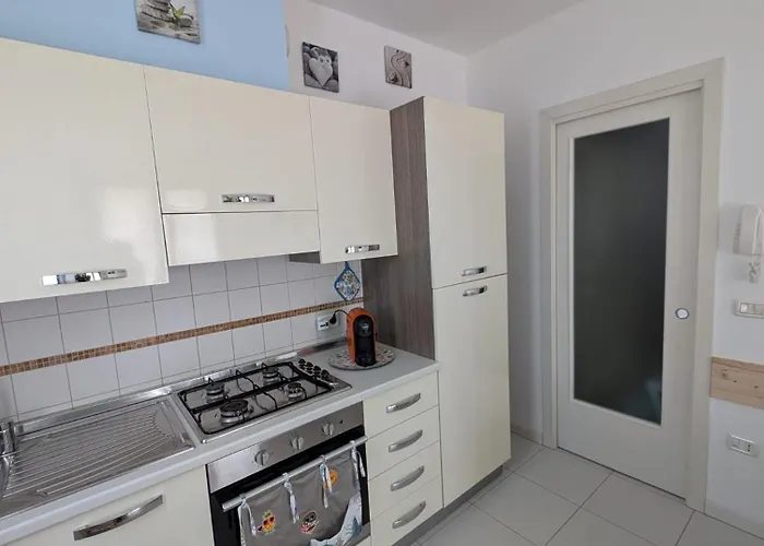 Trilocale A 350 Metri Dal Mare Con Posto Auto E Doccia Esterna